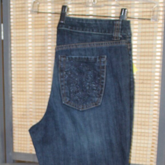 Chico's Platinum 0.5 Reg Boot Cut Denim with Embroidered Pockets - Picture 2 of 6